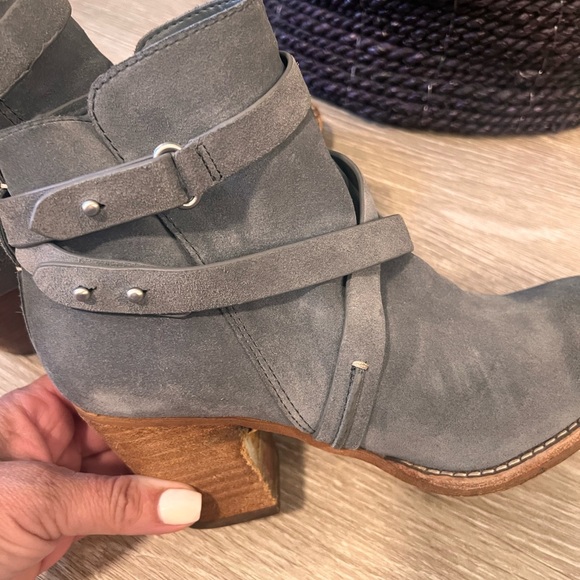 Grey boots with zipper - Picture 8 of 8